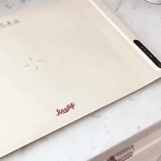 Foldable Food Warmer touch control panel with three heat levels from 60°C to 100°C for precise temperature control